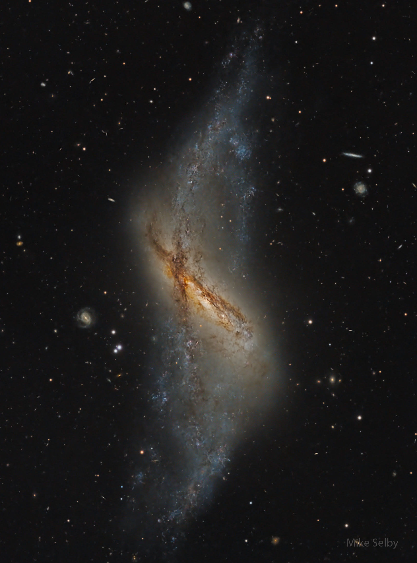 NGC 660: Kutup Halkalı Galaksi | Uzaydan Haberler