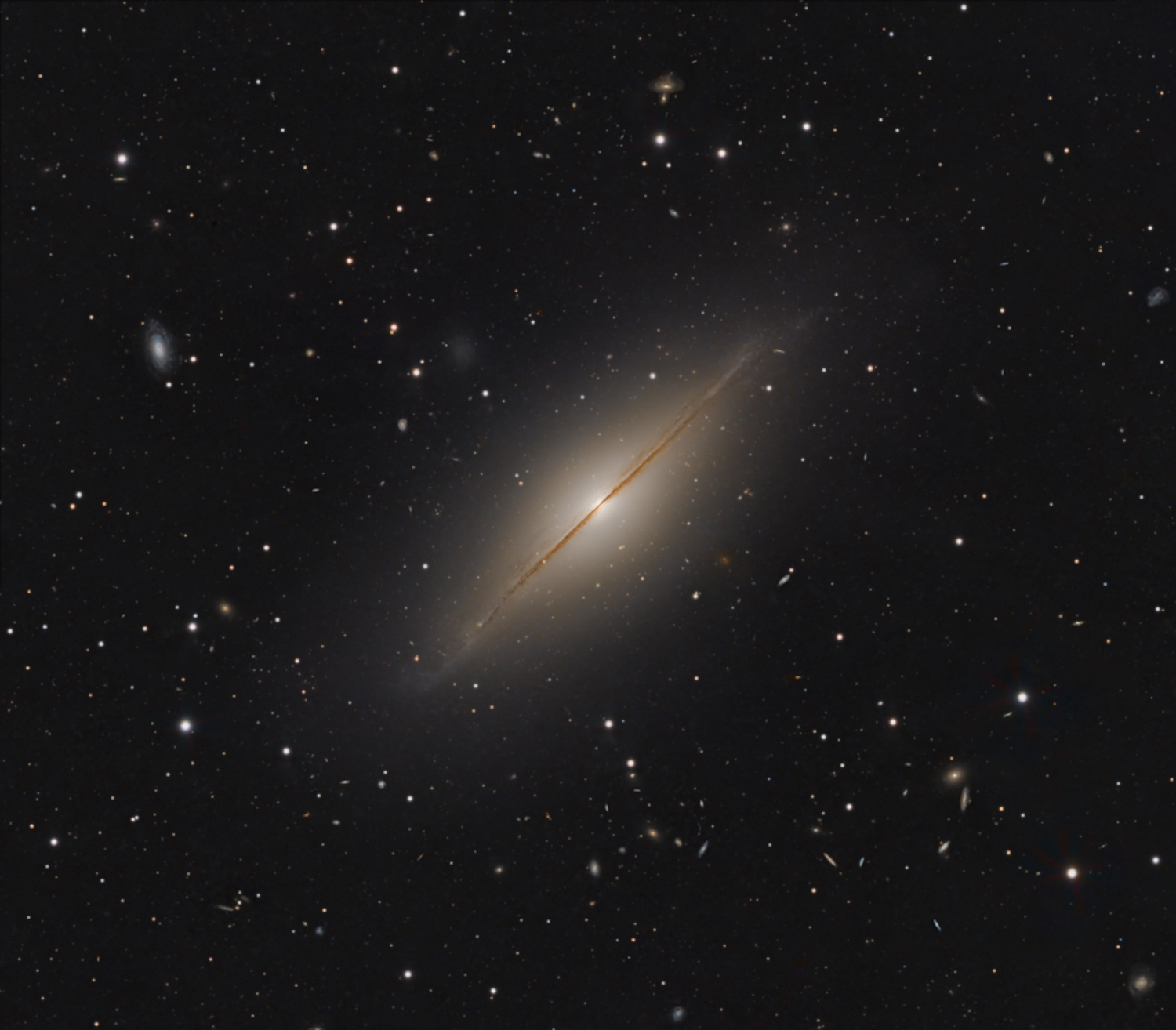 NGC 7814: Küçük Sombrero | Uzaydan Haberler