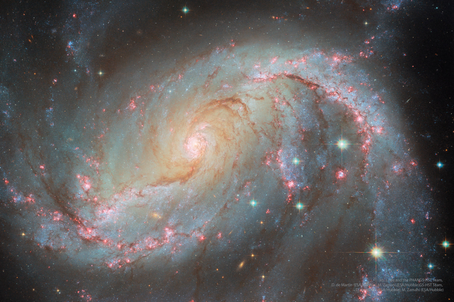 NGC 1672: Hubble'dan Çubuklu Spiral Galaksi | Uzaydan Haberler